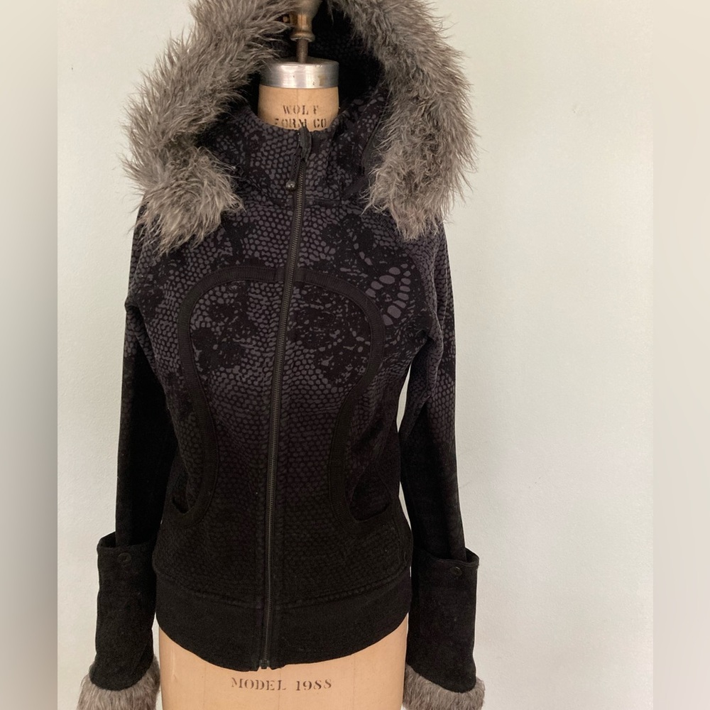 Lululemon limited edition scuba hoodie size 8
